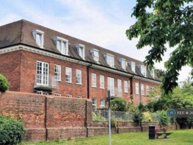 Spriggs Court, Epping, CM16 1 bed in a flat share to rent £750 pcm £173 pw