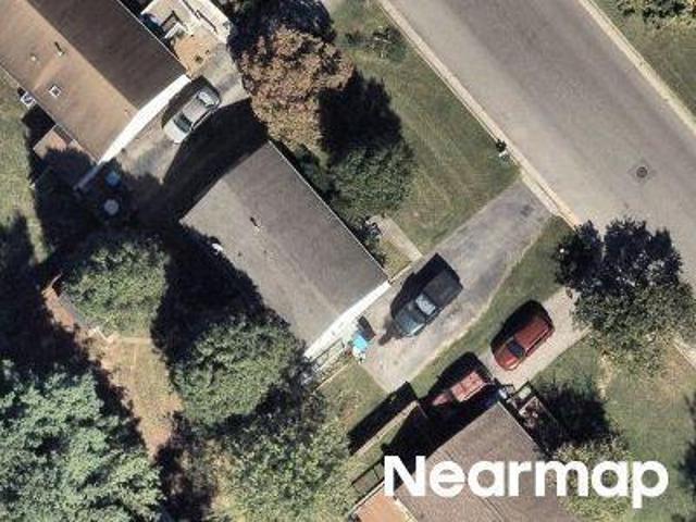 Springtree Dr NE