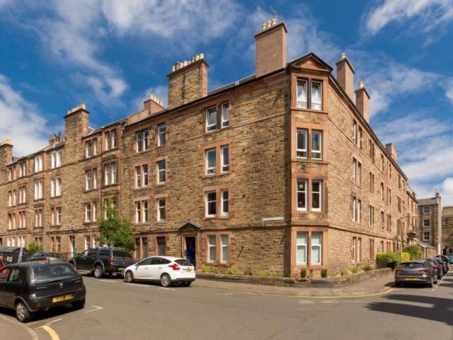 Springvalley Terrace, Morningside. 2 bed flat to rent £1,095 pcm £253 pw