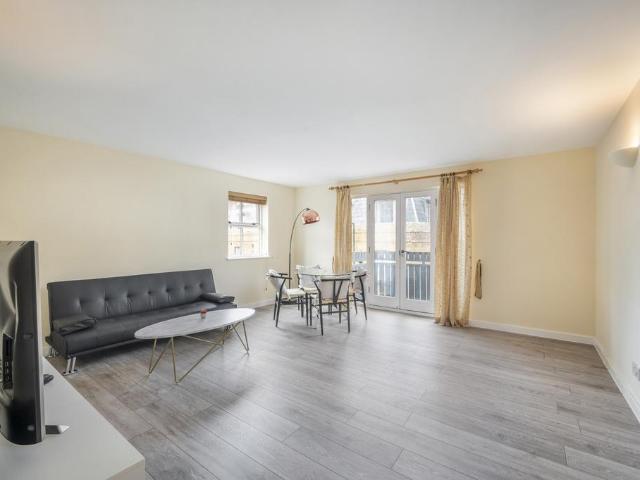 Springview Heights, 26 Bermondsey. 2 bed flat to rent £2,900 pcm £669 pw
