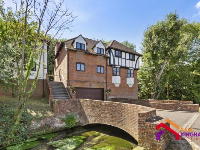 Springwater Mill, Buckinghamshire HP11 2 bed flat to rent £1,375 pcm £317 pw