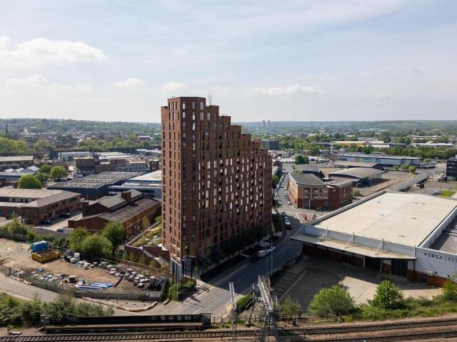 Springwell Gardens, Leeds LS12 1 bed apartment to rent £900 pcm £208 pw