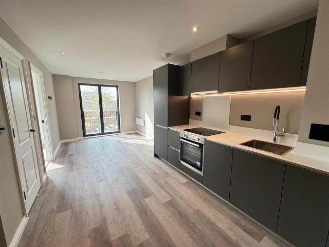 Springwell Gardens, Springwell Road. 1 bed apartment to rent £1,000 pcm £231 pw