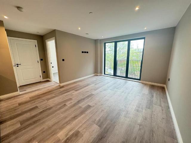 Springwell Gardens, Springwell Road. 1 bed apartment to rent £1,050 pcm £242 pw