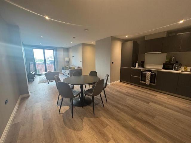 Springwell Gardens, Springwell Road. 3 bed apartment to rent £1,600 pcm £369 pw