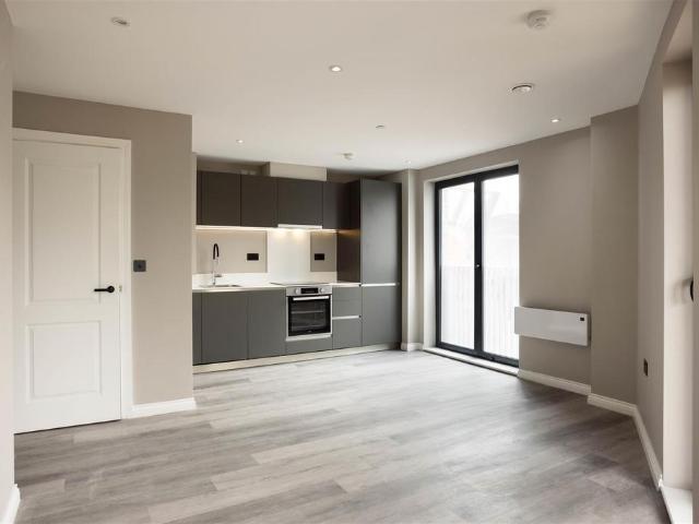 Springwell Gardens, Whitehall Road. 1 bed apartment to rent £1,000 pcm £231 pw