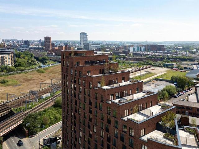 Springwell Gardens, Whitehall Road. 1 bed apartment to rent £1,000 pcm £231 pw
