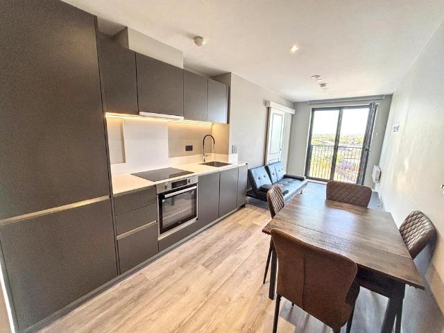 Springwell Gardens, Whitehall Road. 1 bed apartment to rent £850 pcm £196 pw