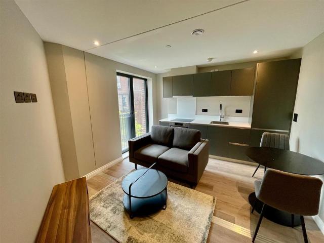 Springwell Gardens, Whitehall Road. 1 bed apartment to rent £900 pcm £208 pw