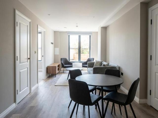 Springwell Gardens, Whitehall Road. 2 bed apartment to rent £1,395 pcm £322 pw