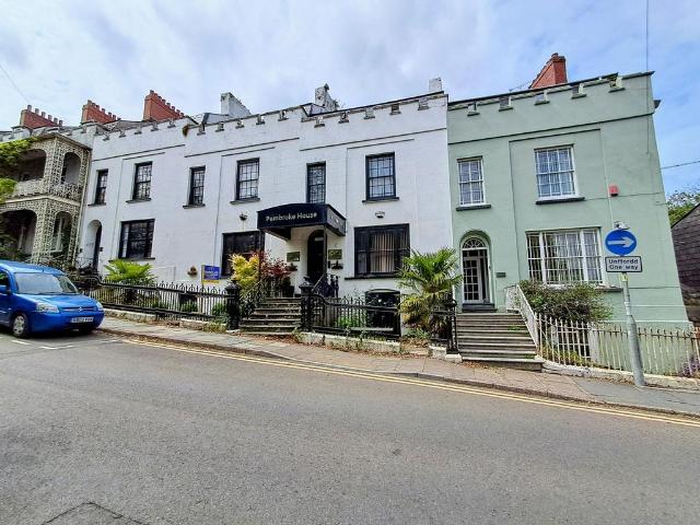 Spring Gardens Haverfordwest Studio to rent £550 pcm £127 pw
