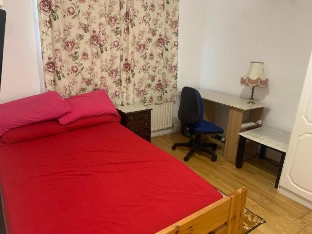 Spring Grove Road, Hounslow TW3 1 bed in a house share to rent £850 pcm £196 pw