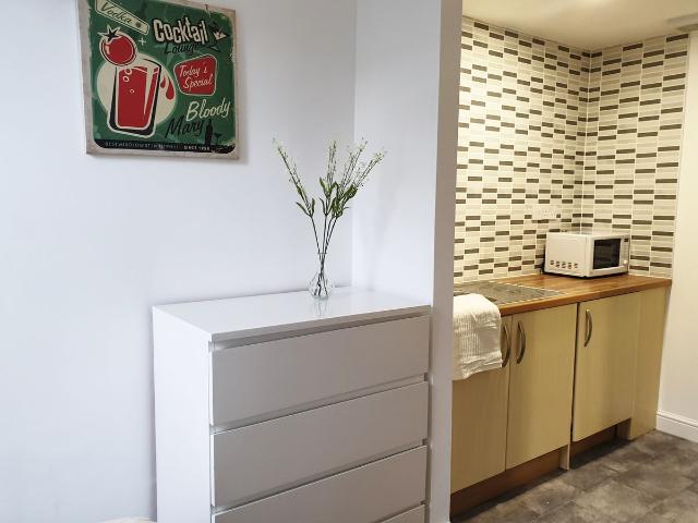 Spring Head, Wednesbury WS10, Studio to rent, £693 pcm | PrimeLocation