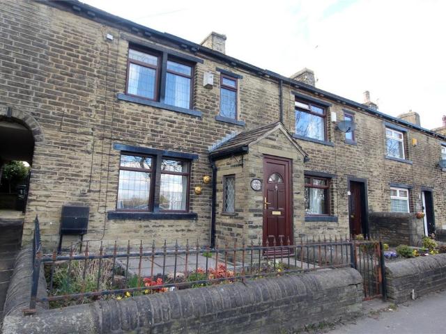 Spring Head, Shelf, Halifax, West. 2 bed terraced house to rent £750 pcm £173 pw