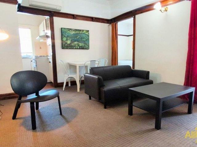 Spring Hill Private Balcony Apartment Suite Fully Furnished Car Space