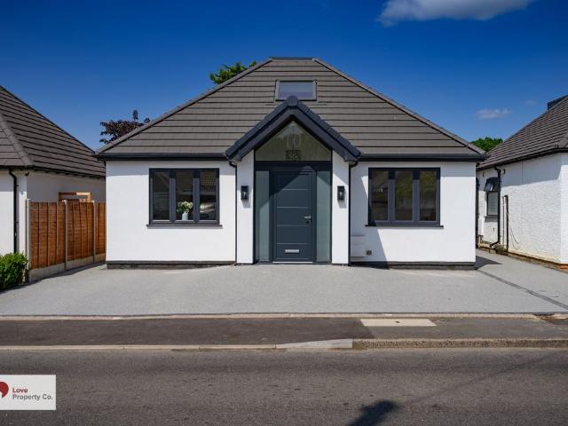 Spring Lane, Hockley Heath B94 4 bed detached bungalow to rent £2,500 pcm £577 pw