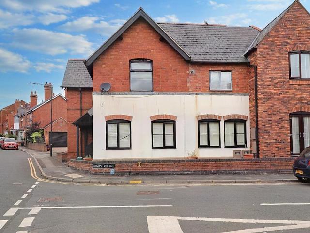 Spring Lane, Kenilworth 1 bed apartment to rent £850 pcm £196 pw