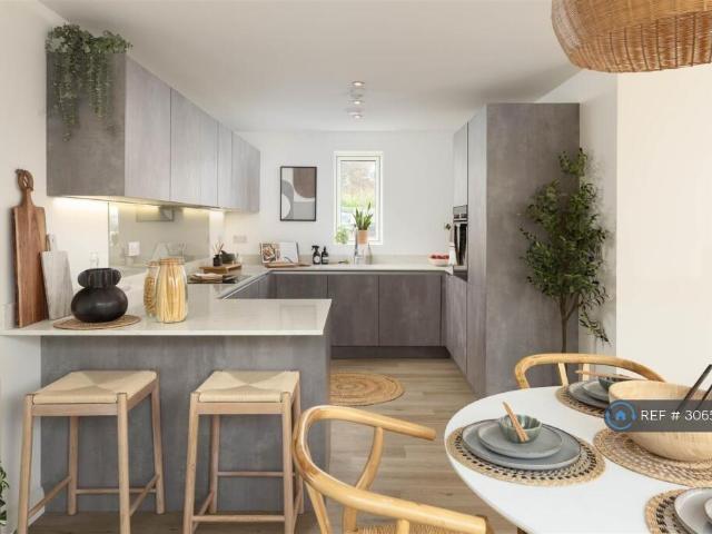 Spring Meadow, Bradford, BD11 4 bed detached house to rent £2,350 pcm £542 pw