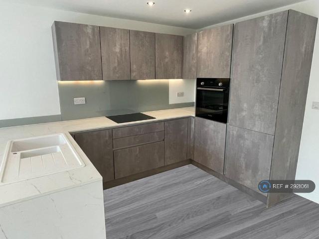 Spring Meadows, Leeds, BD11 3 bed terraced house to rent £1,750 pcm £404 pw