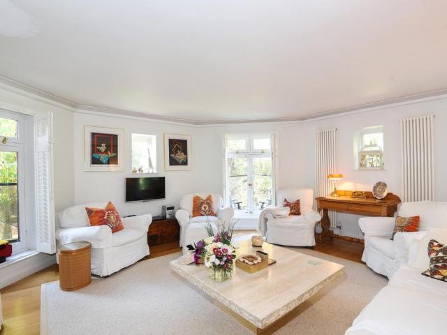 Spring Path, London, NW3 5LS, United Kingdom | 2 bed apartment for rent #137998526 | Rentberry