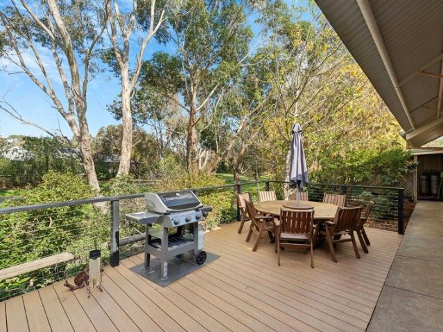 Spring Park Estate Gem: Low Maintenance Courtyard Living
