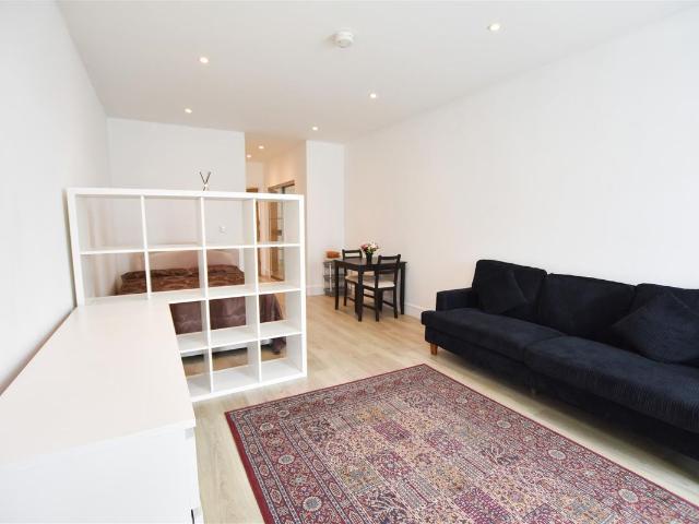 Spring Promenade, West Drayton UB7, 1 bed flat to rent, £1,250 pcm | PrimeLocation