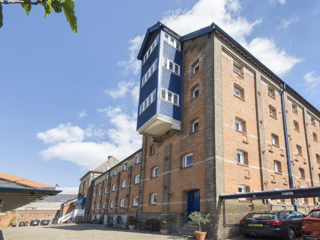 Spring Road, Weymouth DT4, 2 bed flat to rent, £1,300 pcm | PrimeLocation