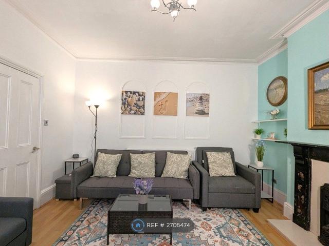 Spring Road, Bedford MK42, 5 bed detached house to rent, £4,000 pcm | PrimeLocation