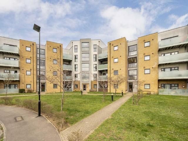 Spring Road, Feltham TW13 1 bed flat to rent £1,550 pcm £358 pw