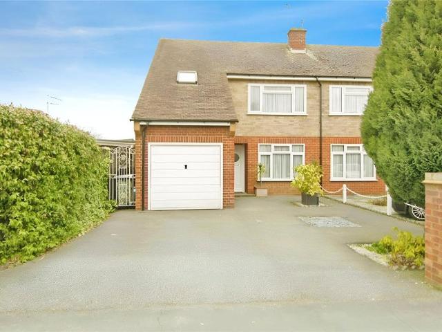 Spring Rise, Surrey TW20 4 bed semi detached house to rent £3,100 pcm £715 pw