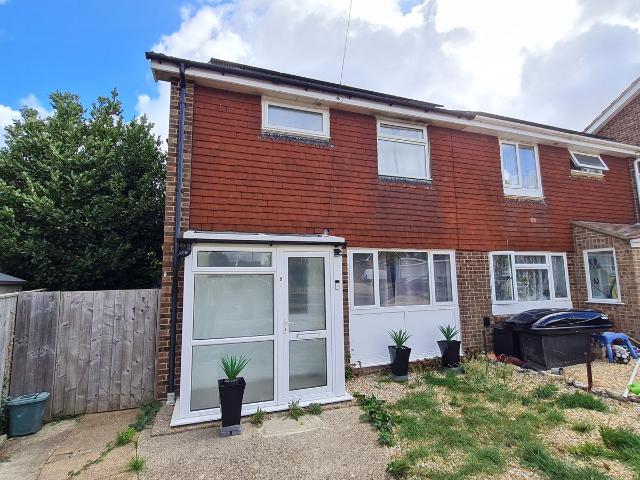 Spring Walk, Newport PO30, 3 bed semi detached house to rent, £1,200 pcm | PrimeLocation