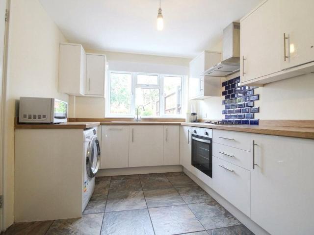 Spring Terrace, Berkshire RG2 4 bed townhouse to rent £1,900 pcm £438 pw