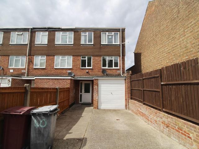 Spring Terrace, Reading RG2, 4 bed town house to rent, £1,900 pcm | PrimeLocation