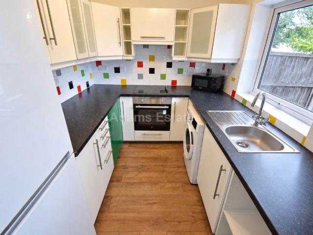 Spring Terrace, Reading RG2, 4 bed shared accommodation to rent, £2,500 pcm | PrimeLocation
