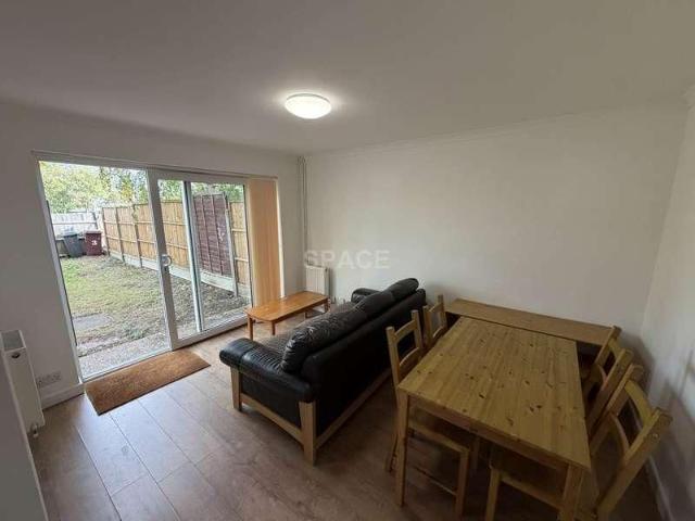 Spring Terrace, Reading, RG2