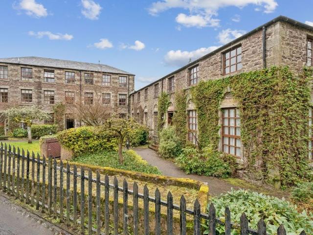 Springbank Gardens, Dunblane, Stirling FK15, 2 bed flat to rent, £995 pcm | PrimeLocation