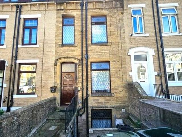 Springcliffe Street, Bradford BD8, 2 bed town house to rent, £800 pcm | PrimeLocation