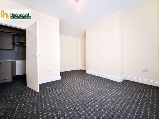 Springdale Street, Huddersfield 2 bed terraced house to rent £700 pcm £162 pw