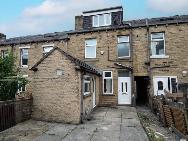 Springdale Street, Huddersfield, HD1 3NG 2 bed end of terrace house to rent £750 pcm £173 pw