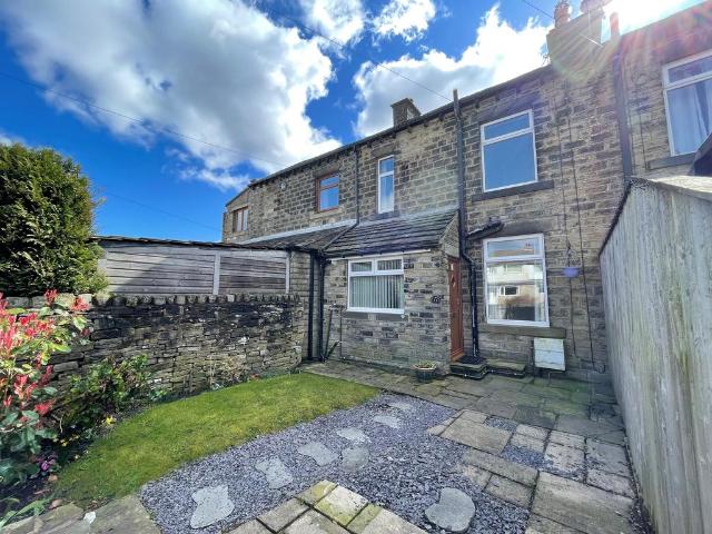 Springfield Terrace, Outlane. 2 bed house to rent £675 pcm £156 pw