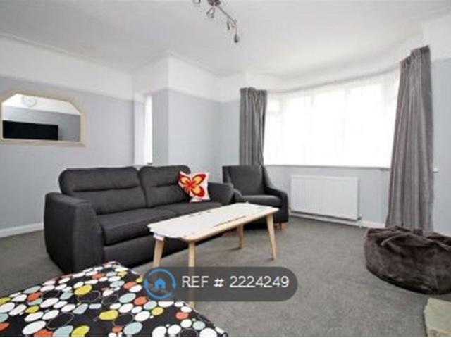 Springfield Close, Stanmore HA7, 2 bed maisonette to rent, £2,100 pcm | PrimeLocation