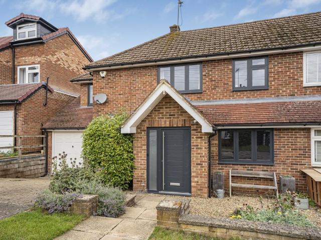 Springfield Crescent, Harpenden, AL5 4 bed semi detached house to rent £4,300 pcm £992 pw