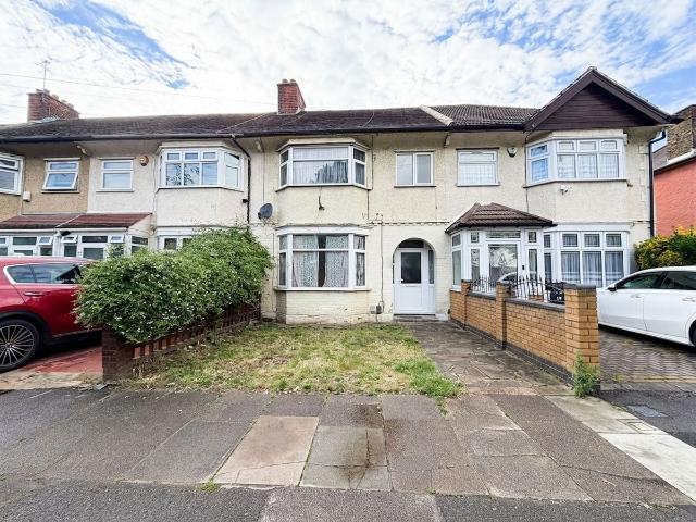 Springfield Drive, Ilford IG2, 4 bed terraced house to rent, £2,500 pcm | PrimeLocation