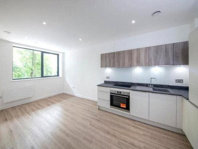 Springfield House, Ashwood Way. 1 bed flat to rent £1,060 pcm £245 pw