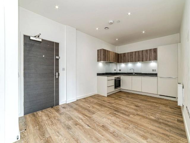 Springfield House, Ashwood Way, Basingstoke RG23, 1 bed flat to rent, £1,075 pcm | PrimeLocation