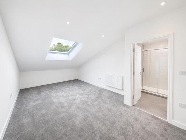 Springfield House, Ashwood Way RG23 2 bed apartment to rent £1,510 pcm £348 pw