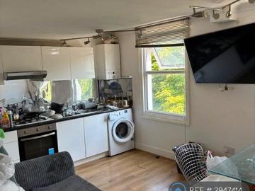Springfield Lane, London, NW6 3 bed flat to rent £2,700 pcm £623 pw