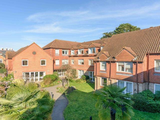 Springfield Meadows, Weybridge 1 bed retirement property to rent £1,250 pcm £288 pw