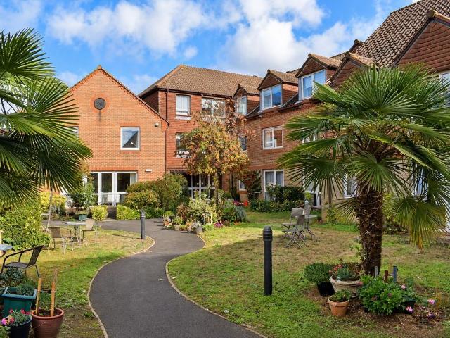 Springfield Meadows, Weybridge KT13, 1 bed flat to rent, £1,200 pcm | PrimeLocation