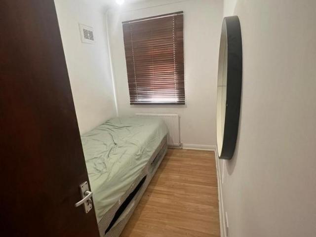 Springfield Mount, London NW9 6 bed house share to rent £700 pcm £162 pw